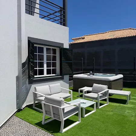 Cabo Girao With Sea Views And Hot Tub For 8 Guests Holiday home Camara de Lobos